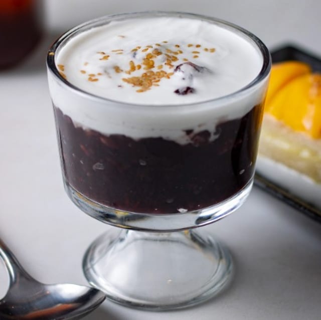 BLACK STICKY RICE PUDDING WITH TARO.